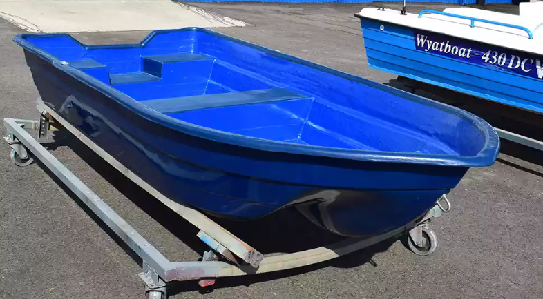 Стеклопластиковая лодка Neman-340 (тримаран) в Грозном