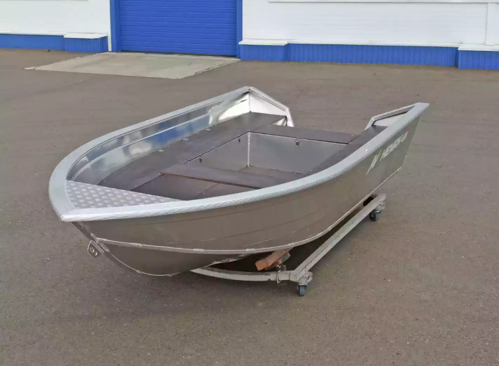 Алюминиевая лодка  Неман-420 в Грозном