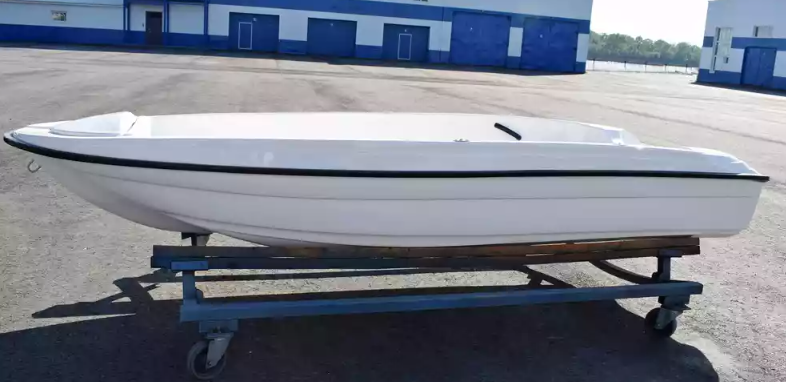 Стеклопластиковая лодка Пингвин (тримаран) в Грозном