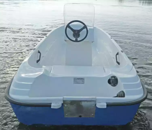 Стеклопластиковая лодка Пингвин с консолью (тримаран) в Грозном