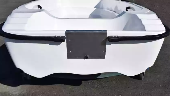 Стеклопластиковая лодка Пингвин (тримаран) в Грозном