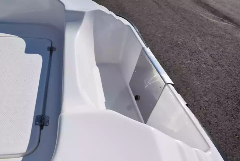 Стеклопластиковая лодка Пингвин (тримаран) в Грозном