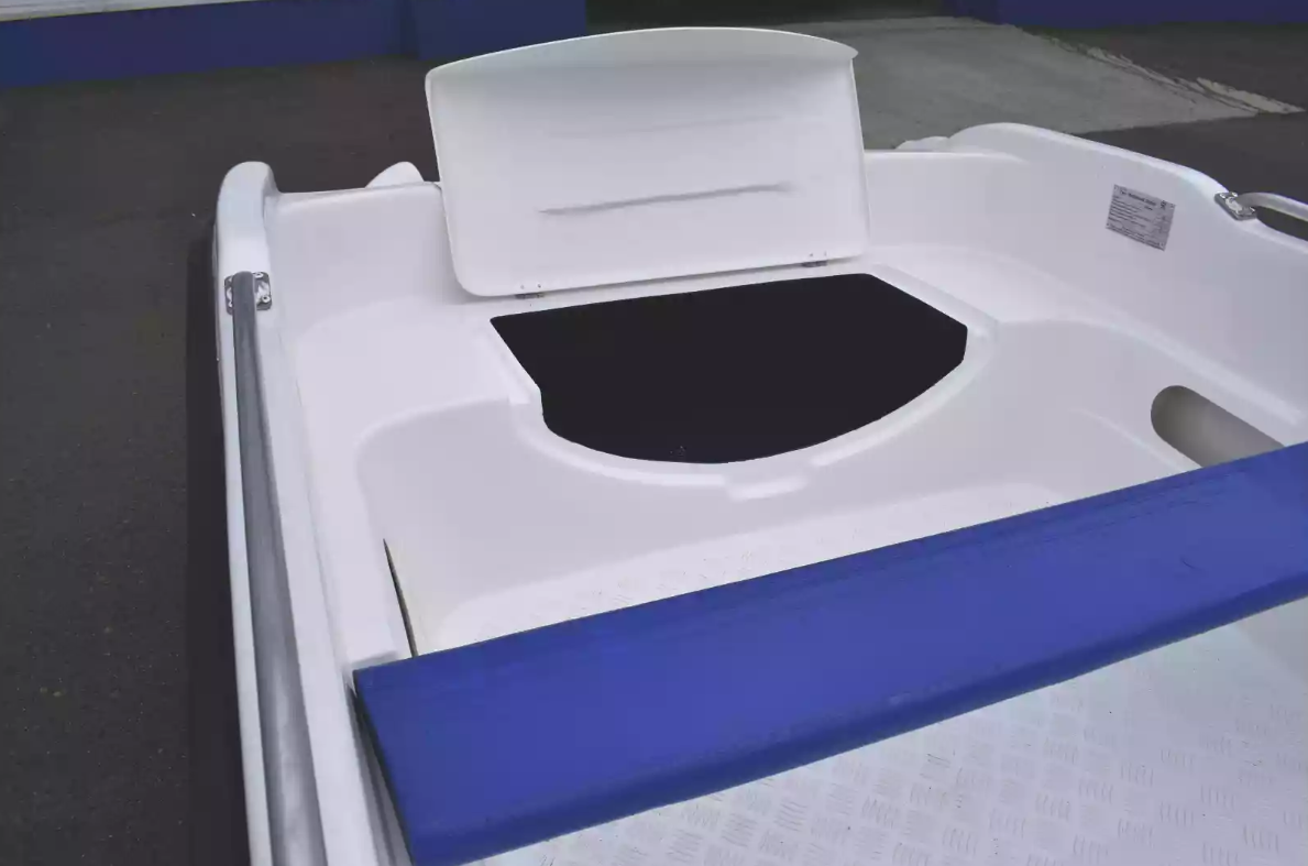 Стеклопластиковая лодка Пингвин New (тримаран) в Грозном