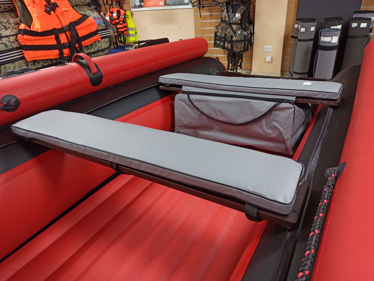 КОМПЛЕКТ МЯГКИХ НАКЛАДОК С СУМКОЙ ДЛЯ ЛОДОК 90Х20 СЕРЫЙ в Грозном