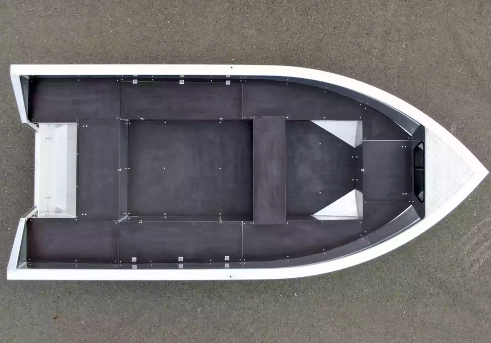 Алюминиевая лодка  Неман-420 в Грозном