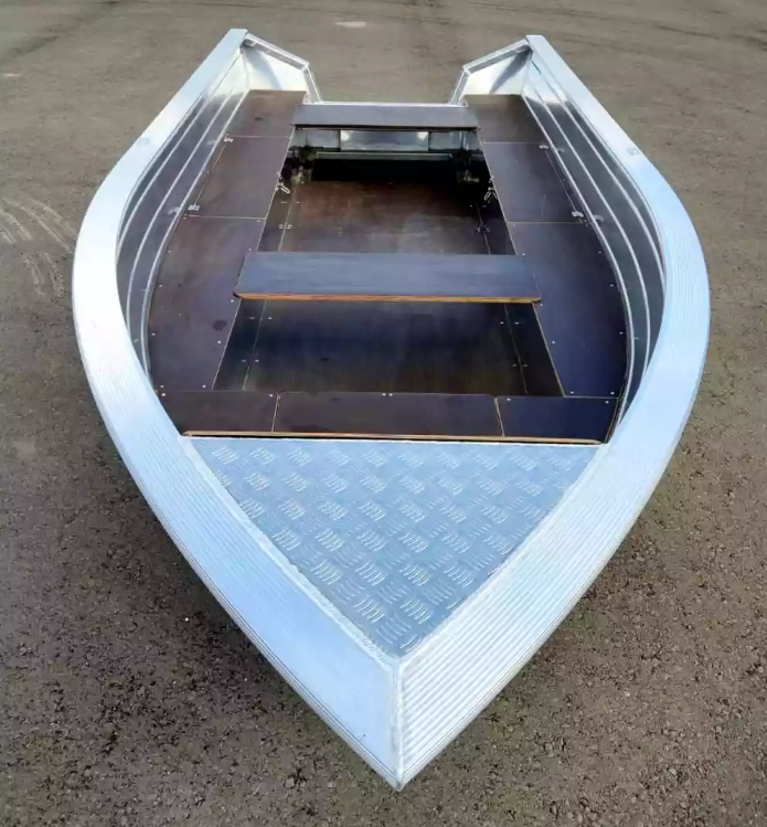 Алюминиевая лодка Неман-400 в Грозном