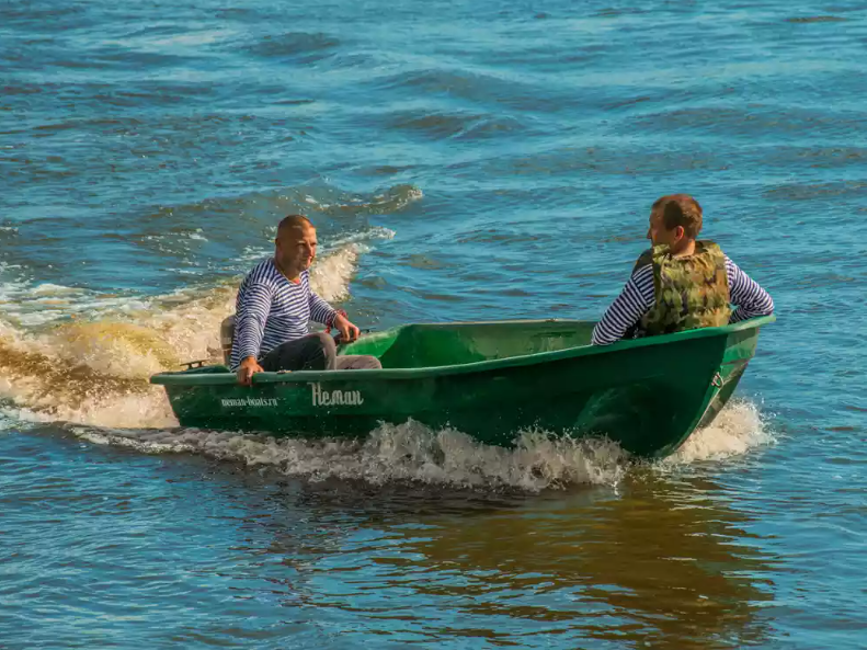 Стеклопластиковая лодка Neman-340 (тримаран) в Грозном