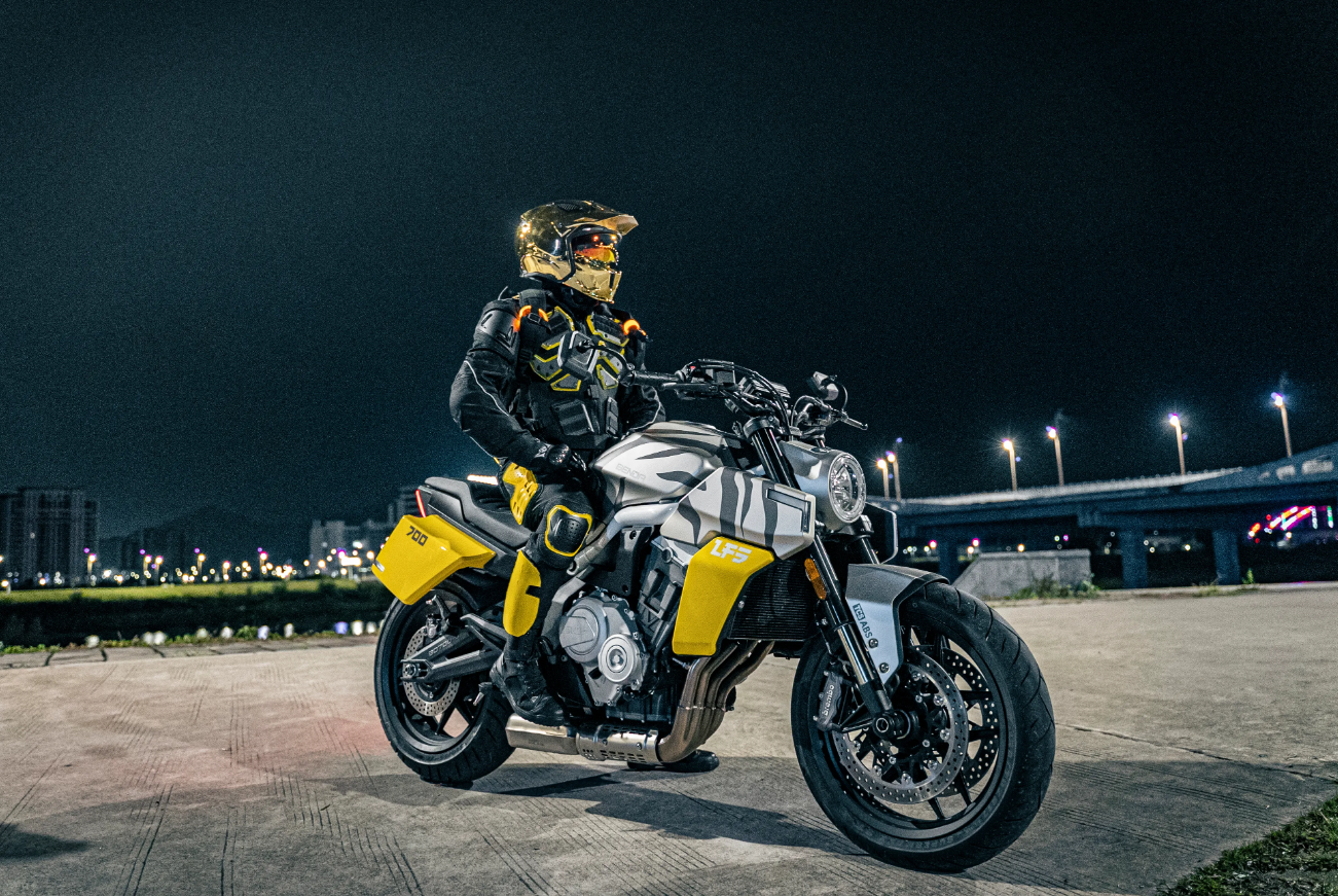 Мотоцикл Benda LFS 700 в Грозном