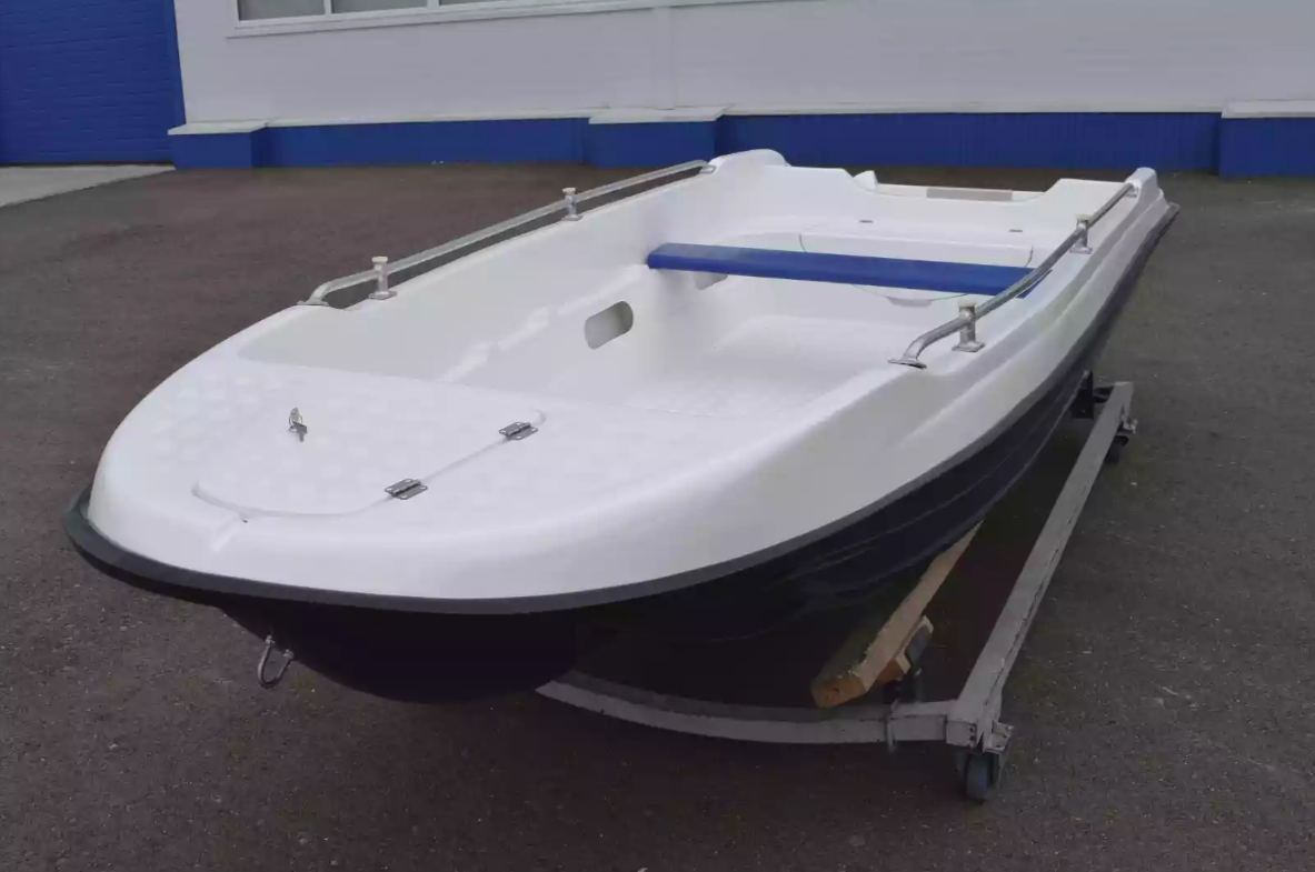 Стеклопластиковая лодка Пингвин New (тримаран) в Грозном