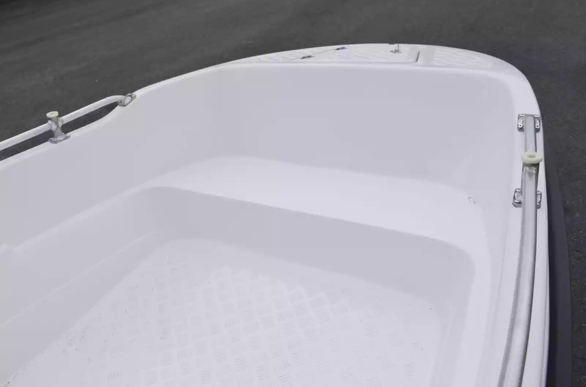 Стеклопластиковая лодка Пингвин New (тримаран) в Грозном