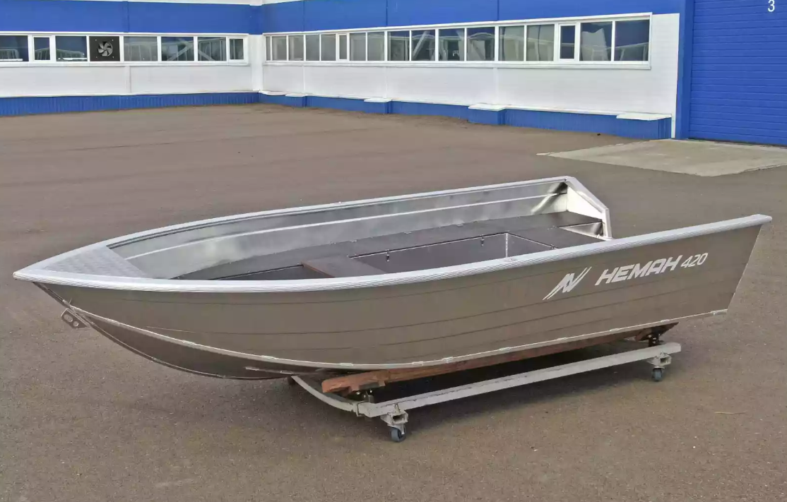 Алюминиевая лодка  Неман-420 в Грозном