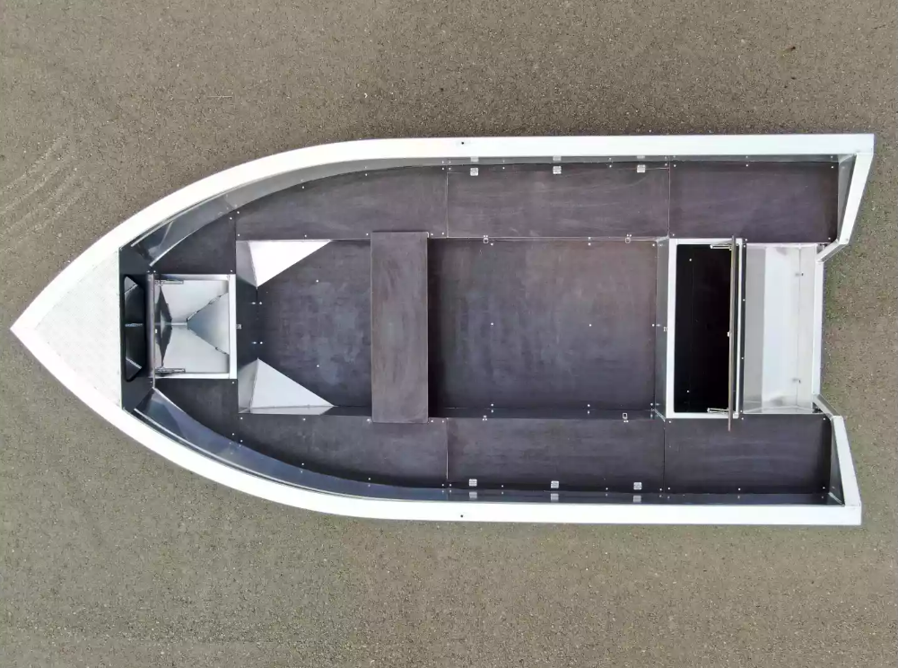 Алюминиевая лодка  Неман-420 в Грозном