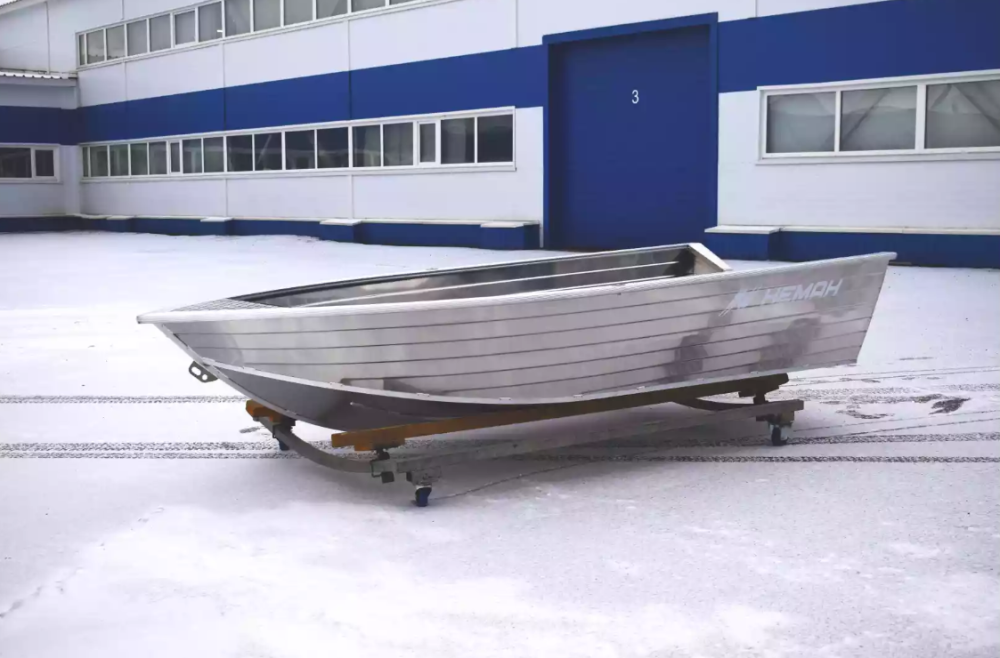 Алюминиевая лодка Неман-400 в Грозном