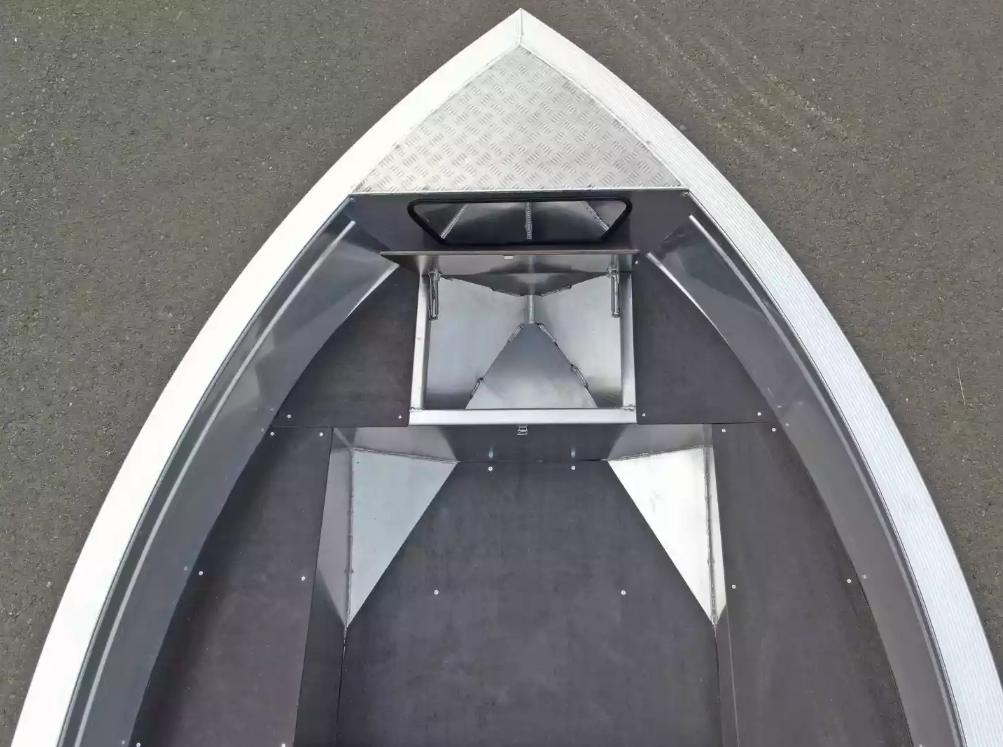 Алюминиевая лодка  Неман-420 в Грозном