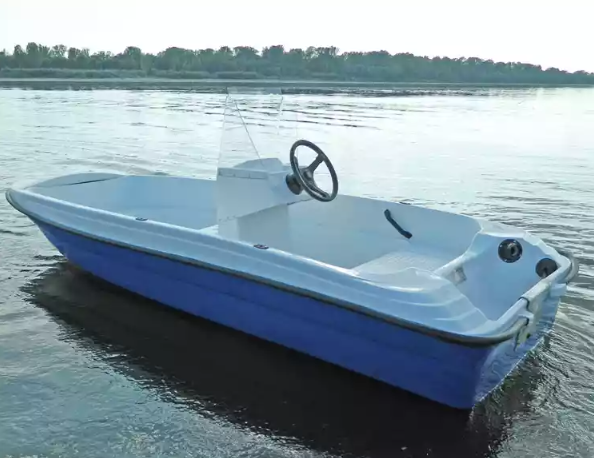 Стеклопластиковая лодка Пингвин с консолью (тримаран) в Грозном