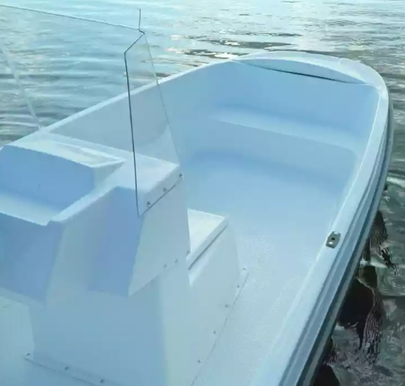 Стеклопластиковая лодка Пингвин с консолью (тримаран) в Грозном