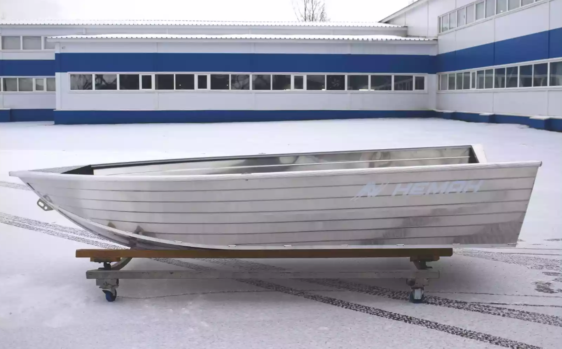 Алюминиевая лодка Неман-400 в Грозном