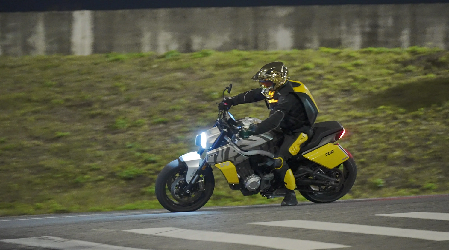 Мотоцикл Benda LFS 700 в Грозном