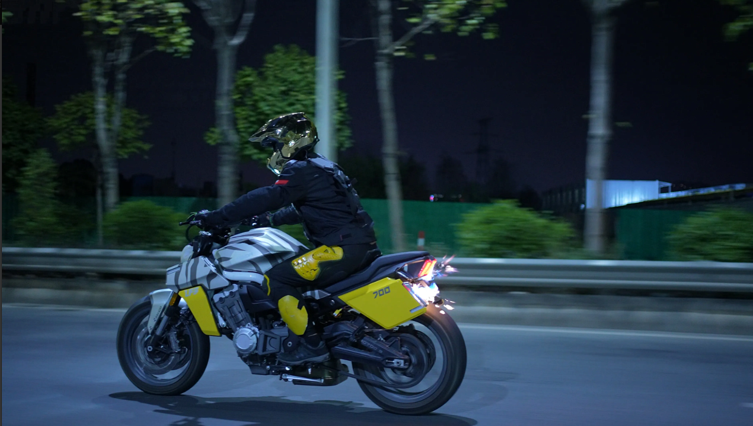 Мотоцикл Benda LFS 700 в Грозном